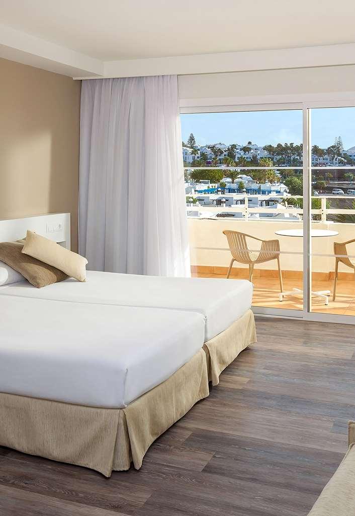 Sol Lanzarote Hotel Пуерто дел Кармен Стая снимка